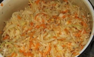 Квашеная капуста в кастрюле — 6 рецептов хрустящей и сочной капусты
