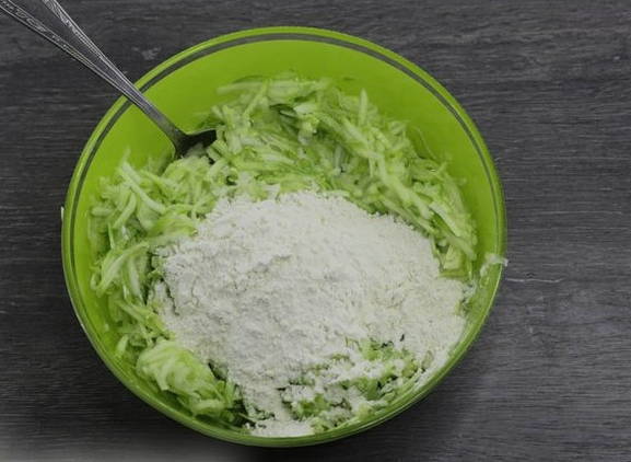 Лепешки на сковороде — 10 быстрых и вкусных рецептов