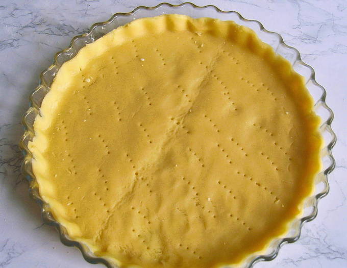 Песочный пирог с вишней — 6 пошаговых рецептов в духовке