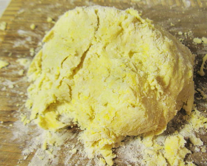 Песочный пирог с вишней — 6 пошаговых рецептов в духовке