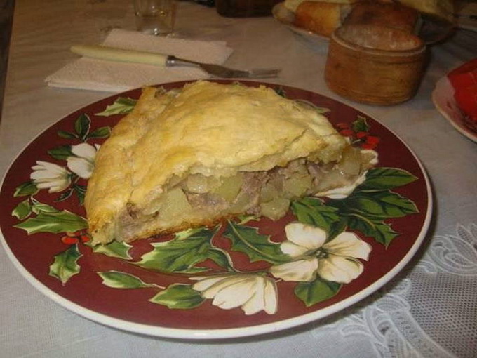 Пирог с картошкой и фаршем