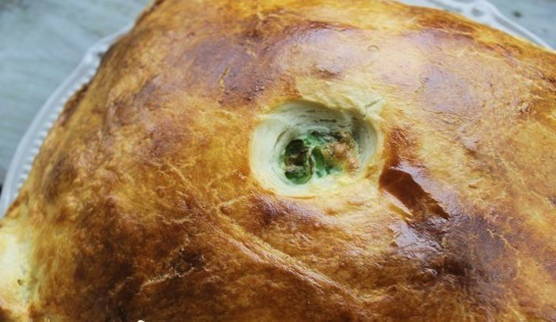Пирог с зеленым луком и яйцом – 6 пошаговых рецептов в духовке