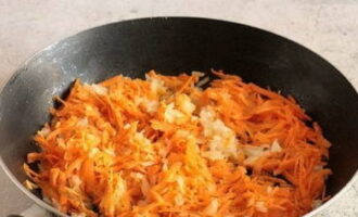 Рассольник с курицей, перловкой и огурцами — 5 рецептов