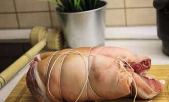 Рулет из свиной рульки — 8 пошаговых рецептов приготовления