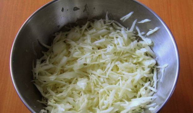 Салат из сырой свеклы — 8 очень вкусных рецептов