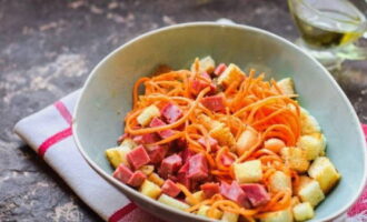 Салат с фасолью, колбасой и сухариками — 8 пошаговых рецептов