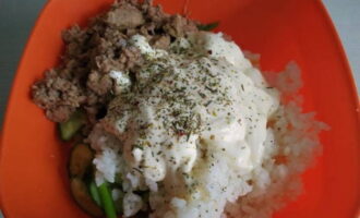 Салат с консервированным тунцом и яйцом