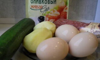 Салат с копченой колбасой — 8 вкусных рецептов