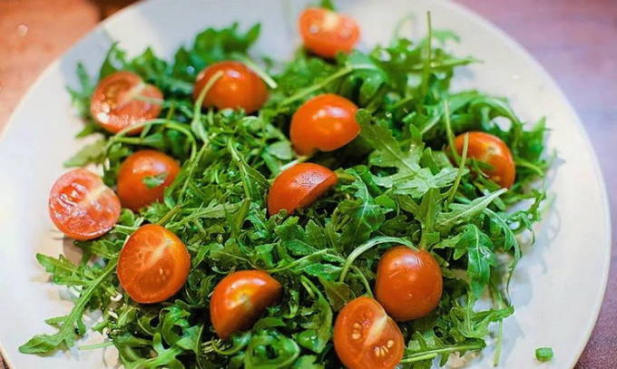 Салат с креветками и рукколой — 8 рецептов приготовления