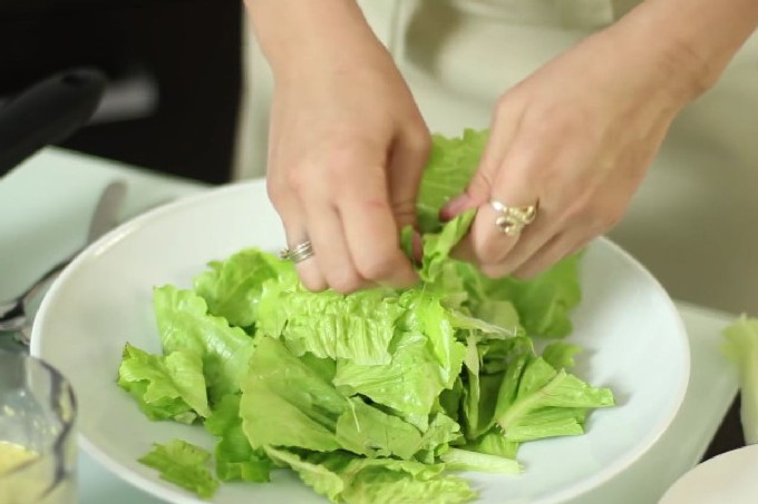 Салат с курицей и ананасом — 10 вкусных и простых рецептов