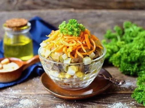 Салат с куриной грудкой и шампиньонами — 10 вкусных рецептов