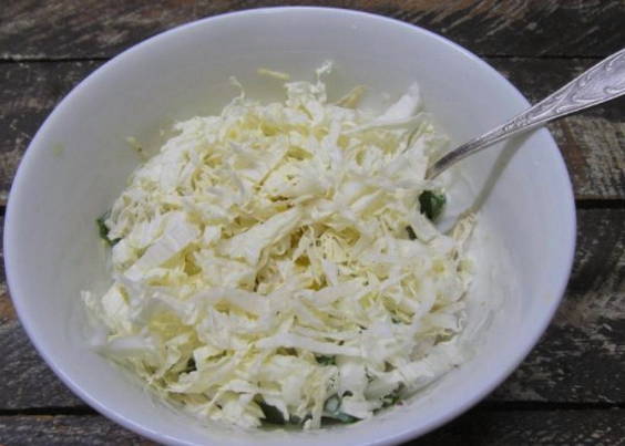 Салат с пекинской капустой и кукурузой — 10 пошаговых рецептов