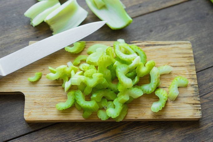 Салат с сельдереем – 10 вкусных рецептов приготовления