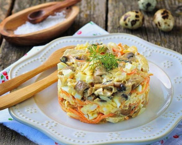 Салат с вареной курицей — 10 простых и вкусных рецептов