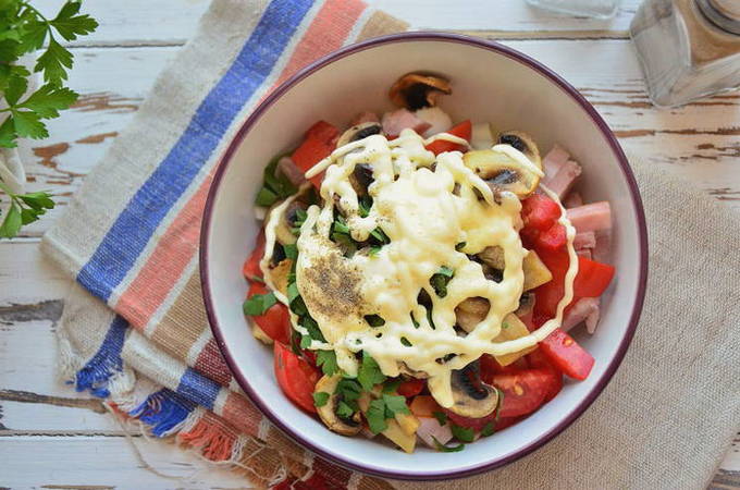 Салат с жареными шампиньонами — 10 очень вкусных рецептов