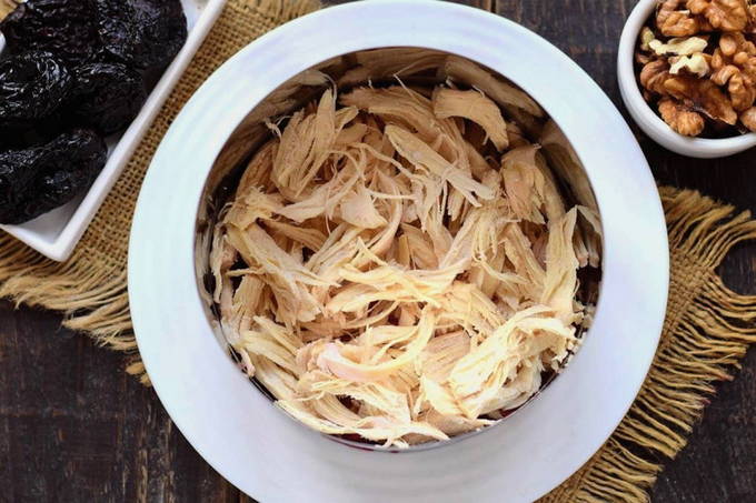 Салаты с черносливом — 10 вкусных рецептов