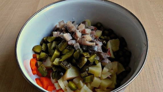 Салаты с зеленым горошком — 10 простых и вкусных рецептов