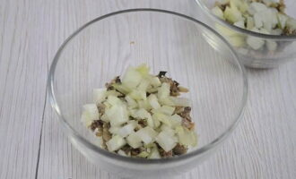 Салаты со шпротами — 10 очень вкусных рецептов