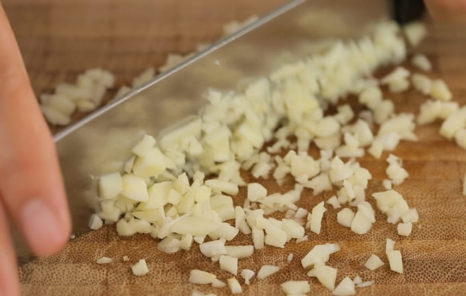 Сало сухим способом — 8 рецептов, как засолить домашнее сало с чесноком