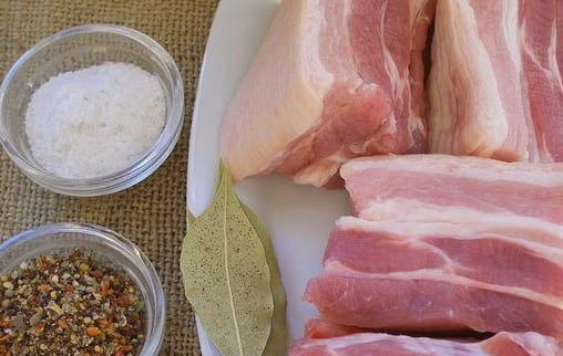 Сало сухим способом — 8 рецептов, как засолить домашнее сало с чесноком