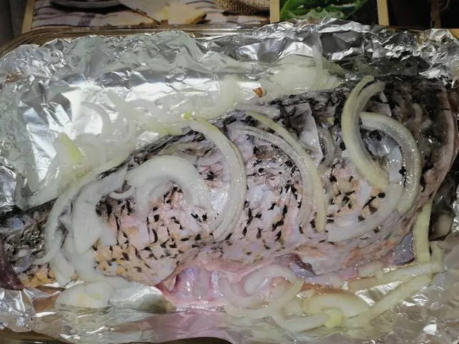 Сазан, запеченный в духовке — 10 вкусных рецептов