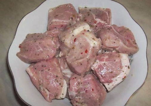 Сочная свинина запеченная в фольге в духовке — 9 самых вкусных рецептов