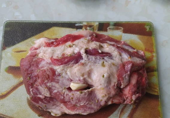 Сочная свинина запеченная в фольге в духовке — 9 самых вкусных рецептов