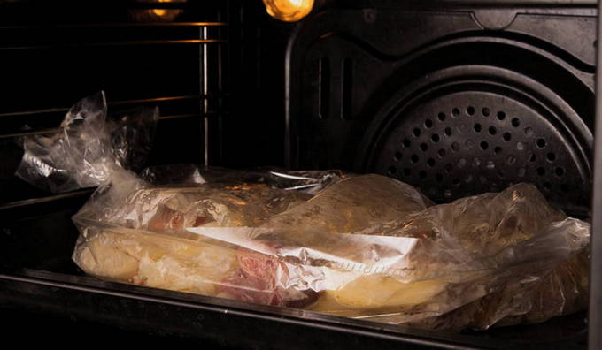 Свинина в рукаве в духовке – 10 пошаговых рецептов запеченной свинины