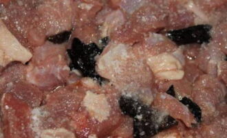 Тушеная говядина с черносливом – 8 пошаговых рецептов приготовления