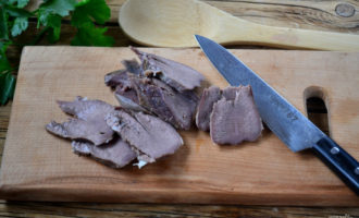Заливное из свиного языка — 7 простых и вкусных рецептов