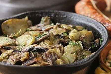 Жареная картошка с грибами – 10 пошаговых рецептов приготовления на сковороде