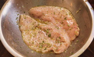 Бастурма из куриной грудки — 6 пошаговых рецептов в домашних условиях