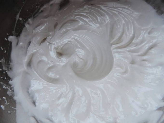 Белковый крем рецепт в домашних условиях пошаговый. Белково масляный крем. Крем для торта. Белково заварной масляный крем. Густой белковый крем.
