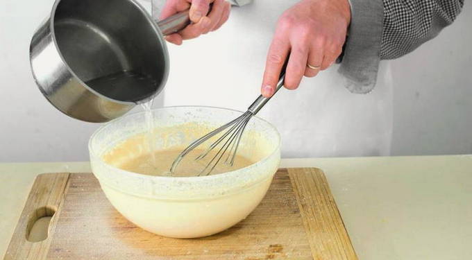Блины на молоке с кипятком — 8 рецептов тонких блинчиков с дырочками