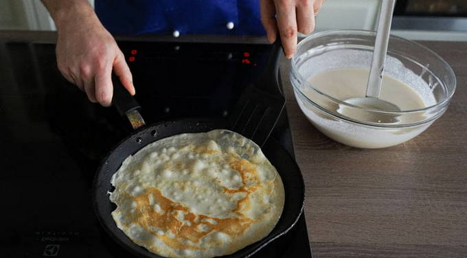 Блины на молоке с кипятком — 8 рецептов тонких блинчиков с дырочками