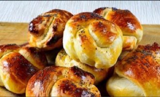 Булочки из дрожжевого теста в духовке — 10 вкусных и простых пошаговых рецептов
