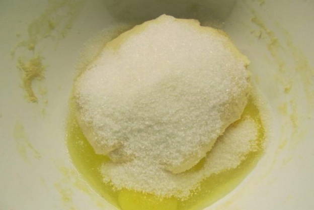 Булочки с сахаром из дрожжевого теста – 8 пошаговых рецептов