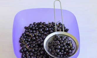Черная смородина без варки с сахаром на зиму – 7 рецептов протертой смородины