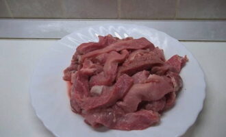 Гуляш из говядины в мультиварке с подливкой – 5 пошаговых рецептов
