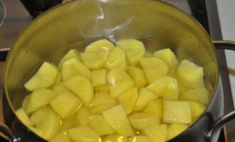 Картошка с тушенкой – 10 пошаговых рецептов приготовления