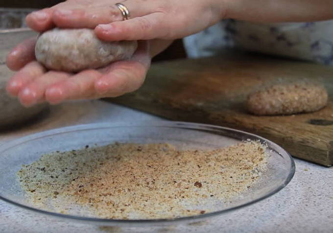 Котлеты из индейки в духовке — 7 пошаговых рецептов приготовления