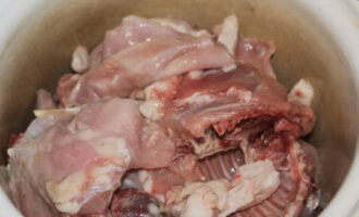 Кролик в сметане в духовке — 5 пошаговых рецептов приготовления