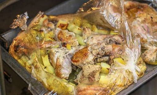 Курица с картошкой в рукаве – 8 рецептов запеченной курицы