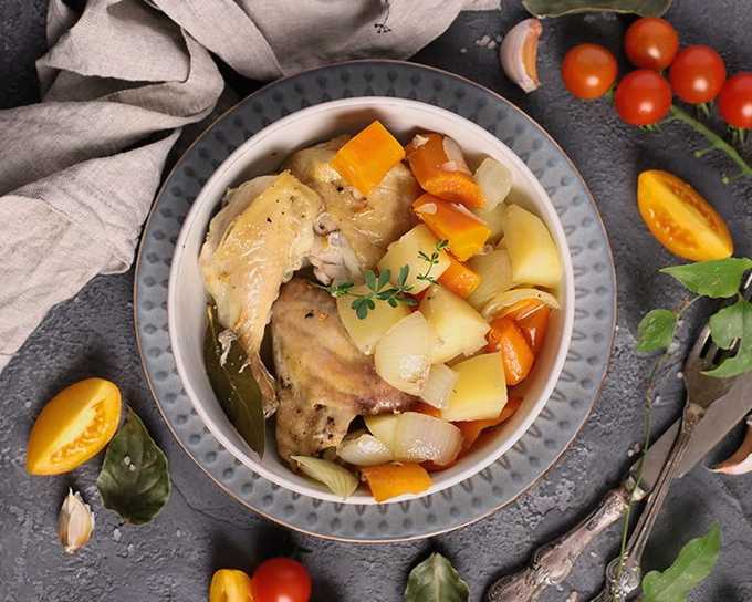 Курица в банке в духовке — 5 пошаговых рецептов приготовления
