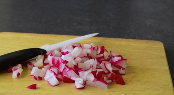 Окрошка на кефире – 10 пошаговых рецептов окрошки с колбасой