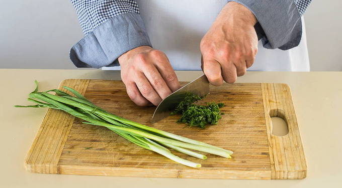 Окрошка на квасе с колбасой – 10 пошаговых рецептов классической окрошки