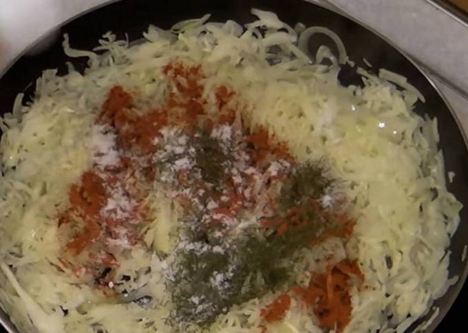 Пирожки с капустой жареные на сковороде — 6 пошаговых рецептов