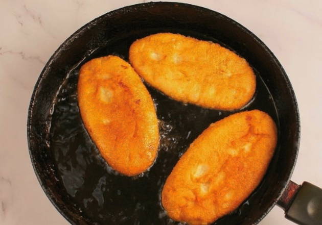 Пирожки с картошкой жареные на сковороде — 7 пошаговых рецептов