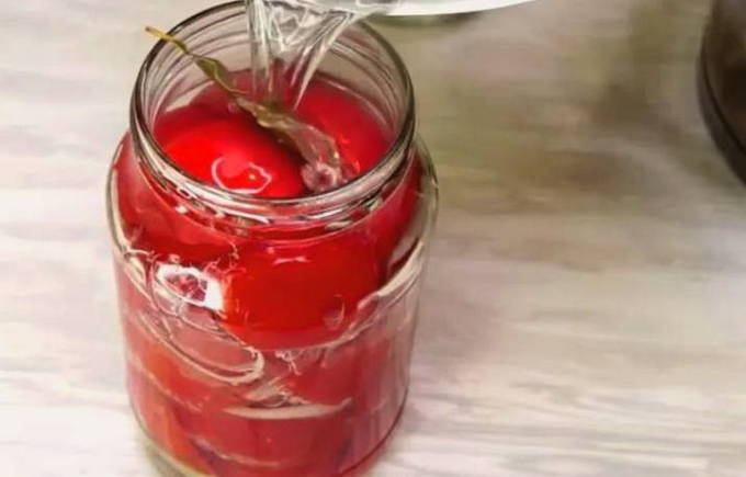 Помидоры с луком на зиму — 8 самых вкусных рецептов