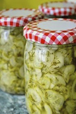 Салат из огурцов с луком на зиму — 10 самых вкусных рецептов